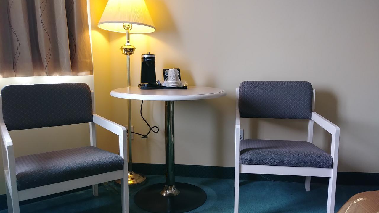 George Mountain View Hotel & Resto Мерритт Экстерьер фото
