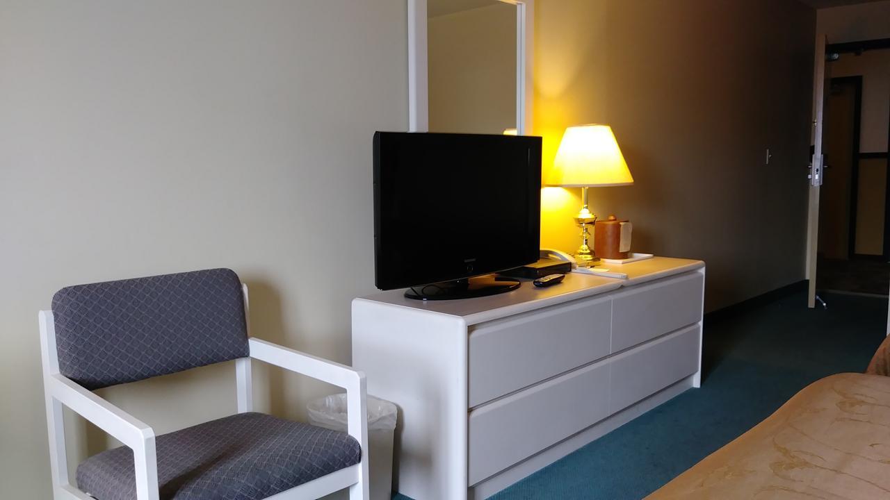 George Mountain View Hotel & Resto Мерритт Экстерьер фото