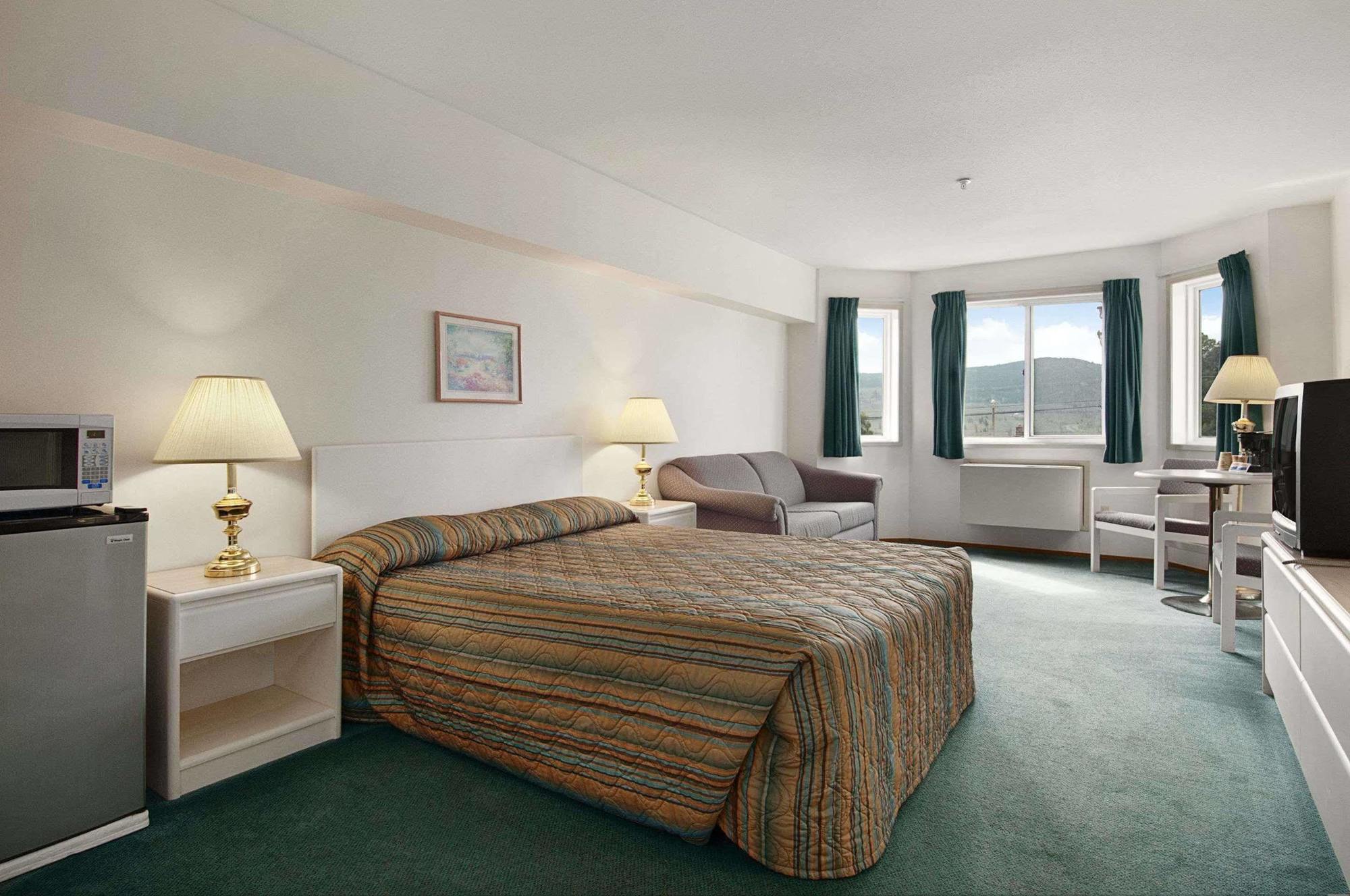 George Mountain View Hotel & Resto Мерритт Экстерьер фото